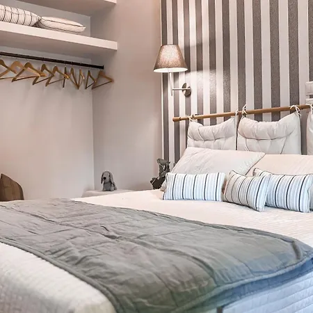 Apartman Kaloudis & *