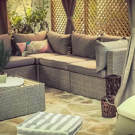 アパート Kaloudis & *