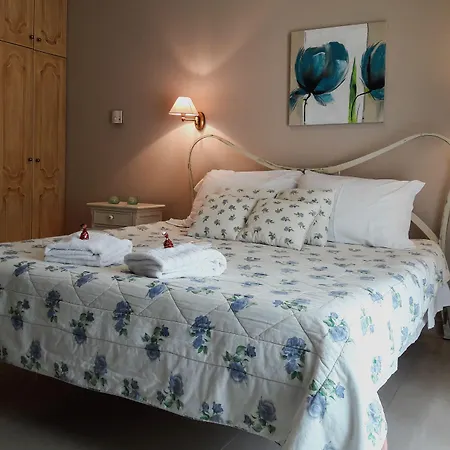 Kaloudis & Апартаменты Дассия