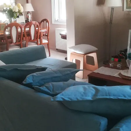 Kaloudis & アパート