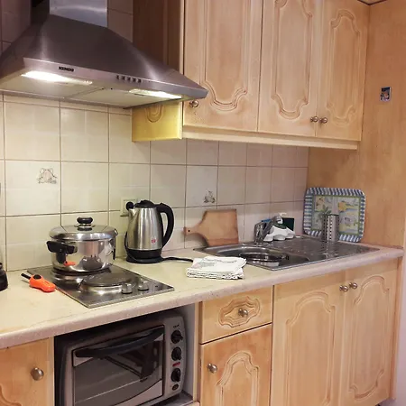 Kaloudis & アパート