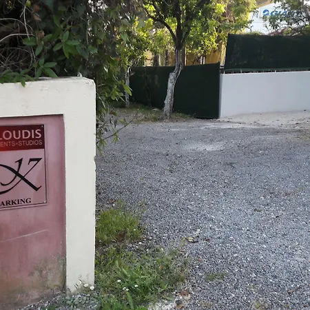 Kaloudis & アパート *