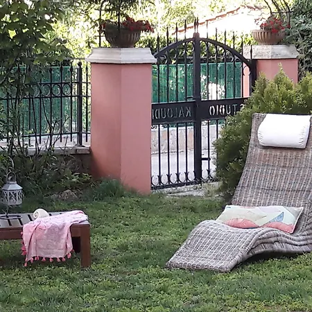 Kaloudis & Апартаменты Дассия