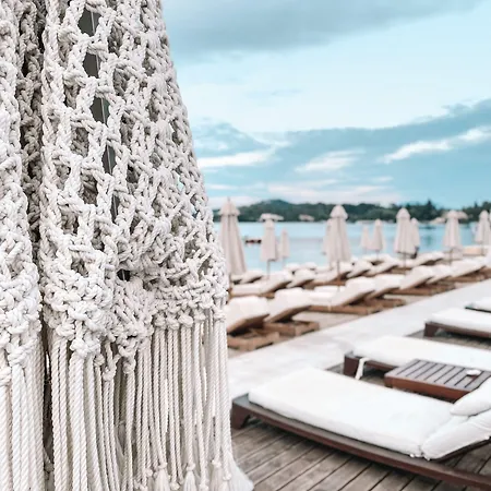 Kaloudis & ダシア