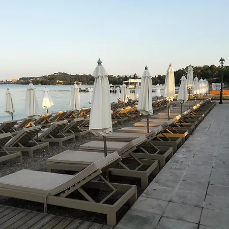 Kaloudis & * ダシア