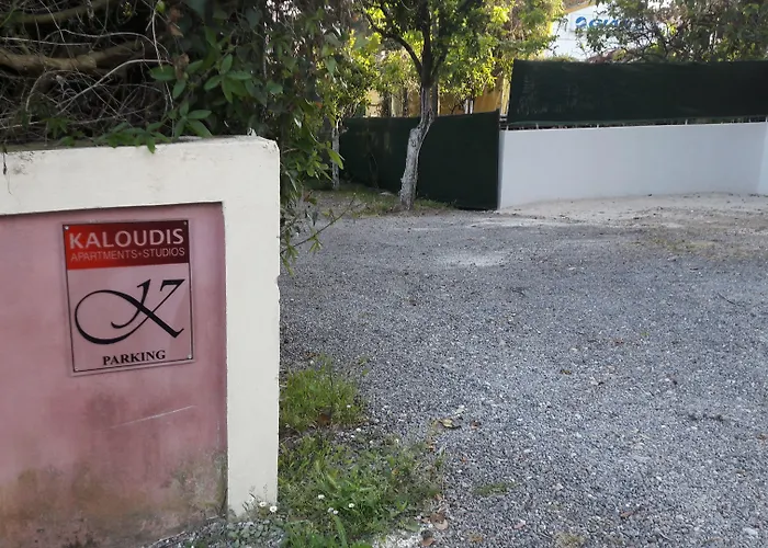 Kaloudis & Apartamento *